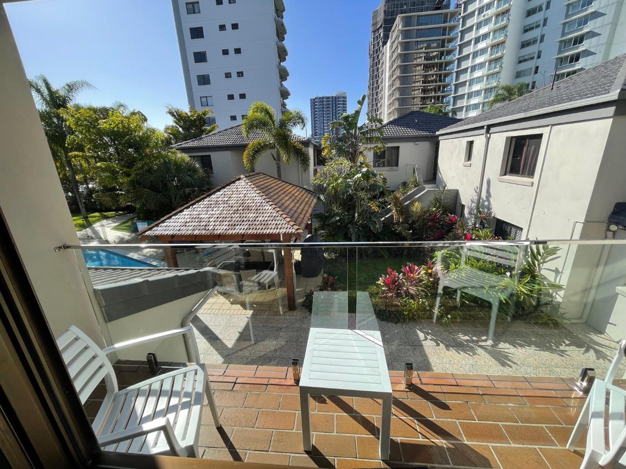 Burleigh Palms Holiday Apartments โกลด์โคสต์ ภายนอก รูปภาพ
